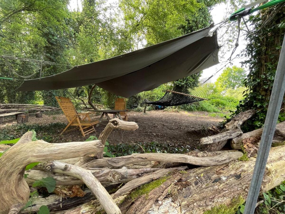 Dutch Cruiser Ship On A Tranquil Secluded River Tonbridge Extérieur photo