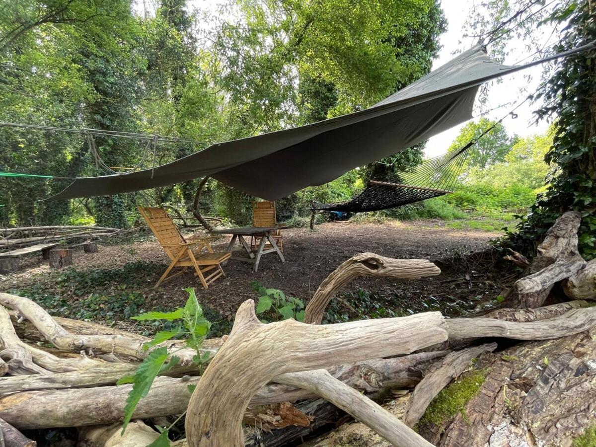 Dutch Cruiser Ship On A Tranquil Secluded River Tonbridge Extérieur photo
