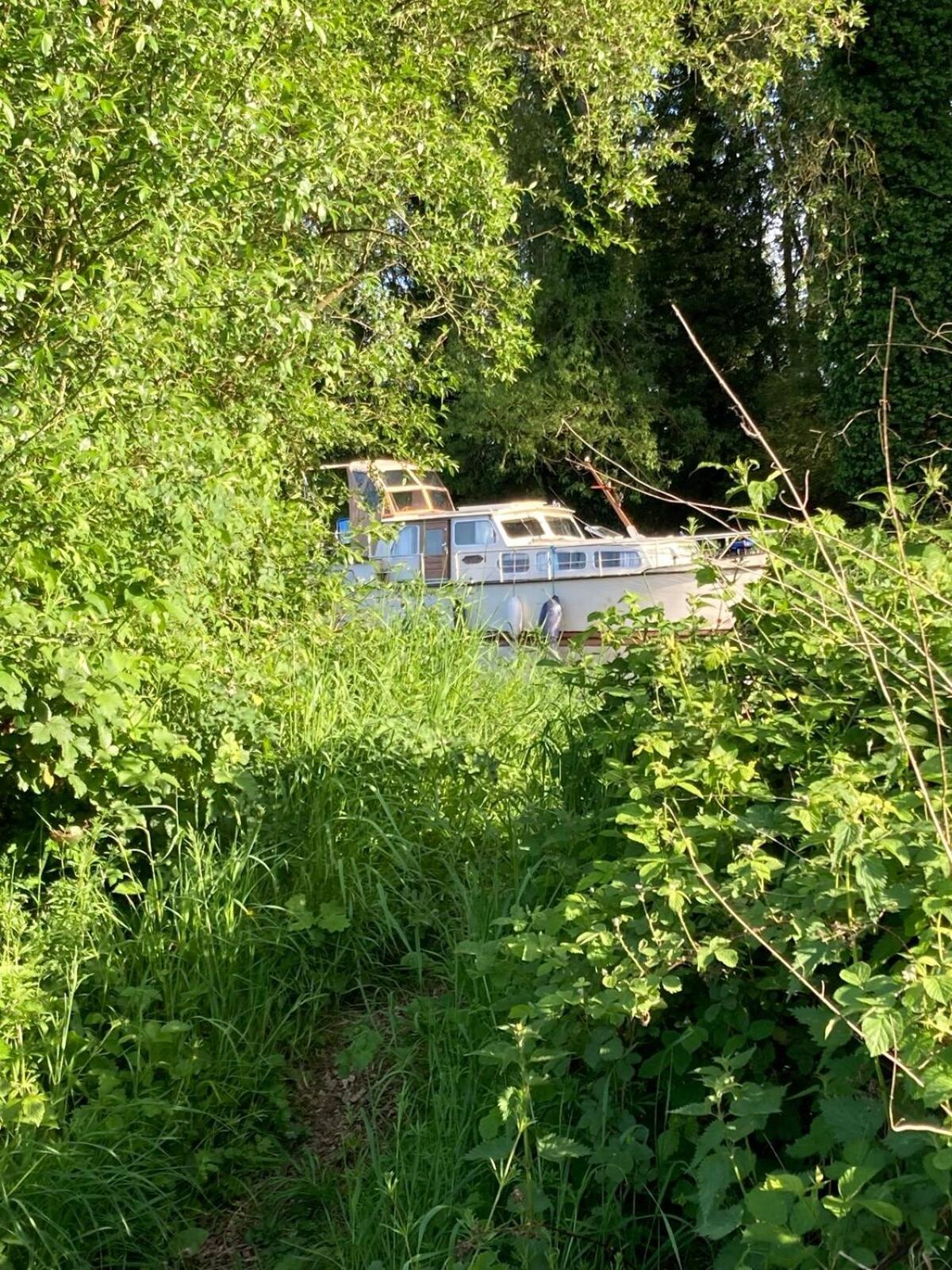 Dutch Cruiser Ship On A Tranquil Secluded River Tonbridge Extérieur photo